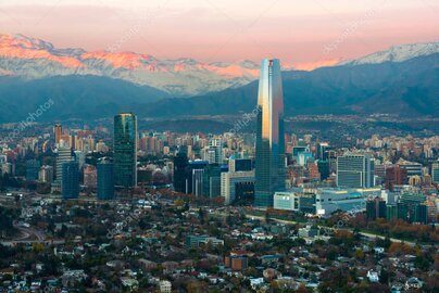 Paysage urbain et montagnes symbolisant les Amériques