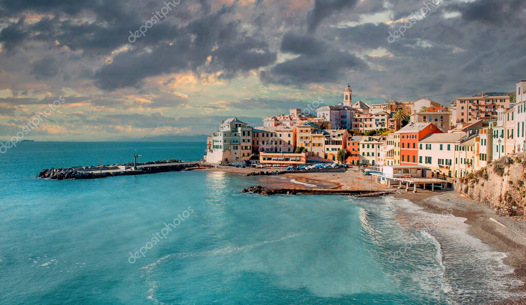 Ruelles italiennes baignées de lumière au bord de la mer